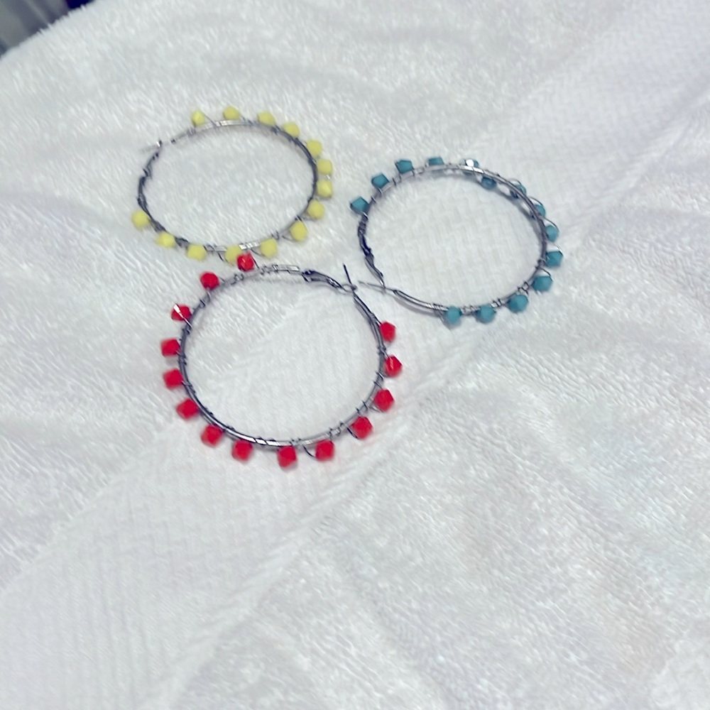 Women's earrings 3 sets yellows,3 sets of greens and 2 sets of reds